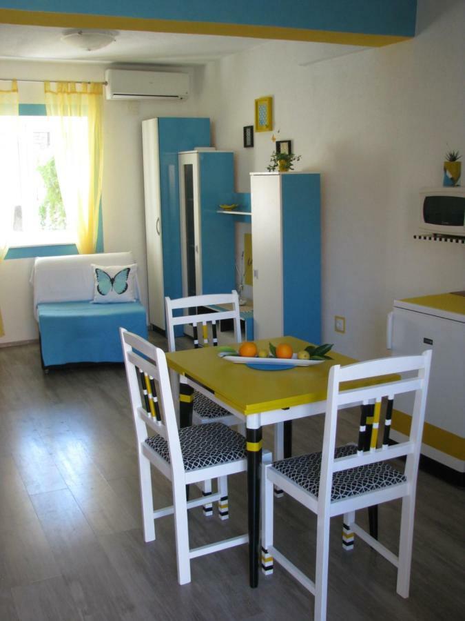 Apartments And Room Lemon Vis Habitación foto
